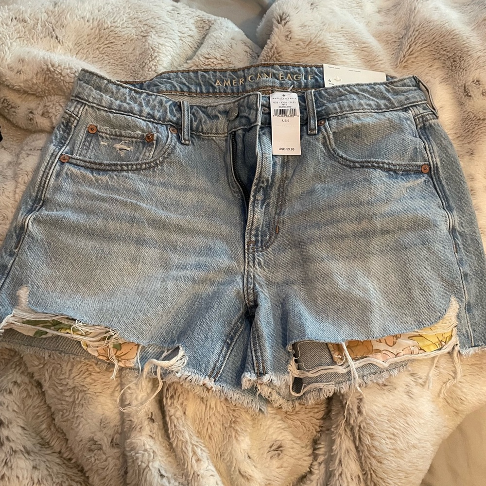 American Eagle tomgirl jean shors
